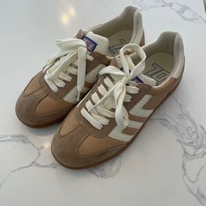 Back70 Nude Tennis Shoes